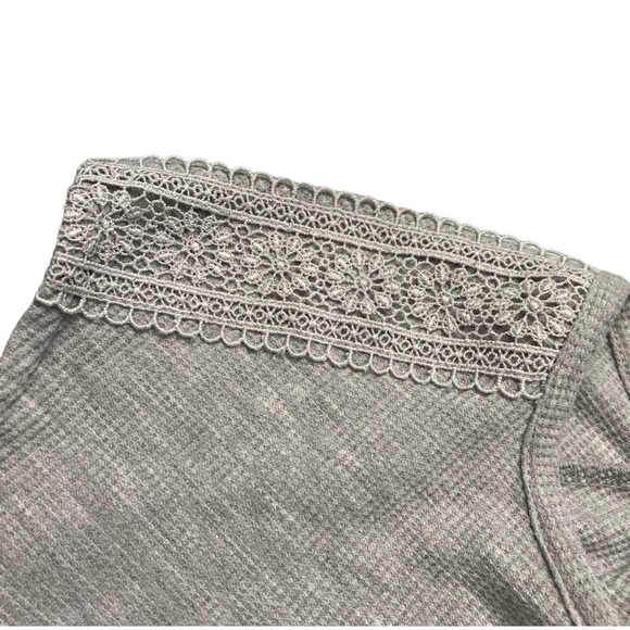 FRANCESCA’S Alya waffle thermal knit top with shoulder crochet details - Picture 2 of 8